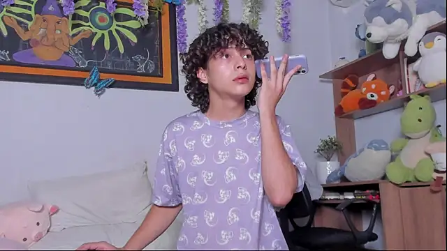 Snapshot of Cherry_boy_18 chatting on 02-18-25, 02:16 Cherry boy 18 online show from 02-18-25, 02:16