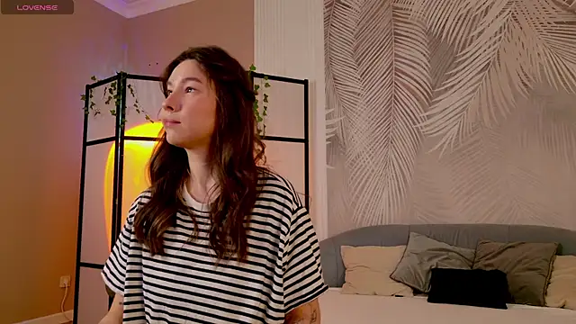 Marie Diaze online show from 07-18-26, 05:05