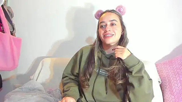 Snapshot of Natalia_Suarez chatting on 10-11-25, 01:06 Natalia Suarez online show from 10-11-25, 01:06