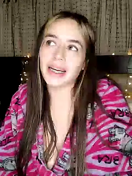 Snapshot of Natalia_Suarez chatting on 01-07-25, 06:16 Natalia Suarez online show from 01-07-25, 06:16