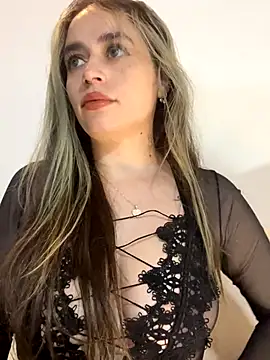 Snapshot of Natalia_Suarez chatting on 10-25-25, 03:06 Natalia Suarez online show from 10-25-25, 03:06