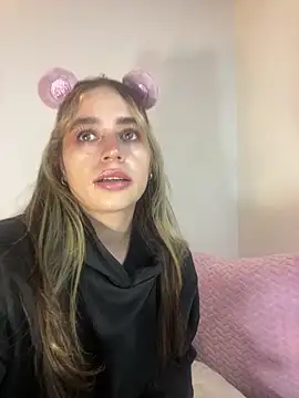 Snapshot of Natalia_Suarez chatting on 10-31-25, 03:25 Natalia Suarez online show from 10-31-25, 03:25