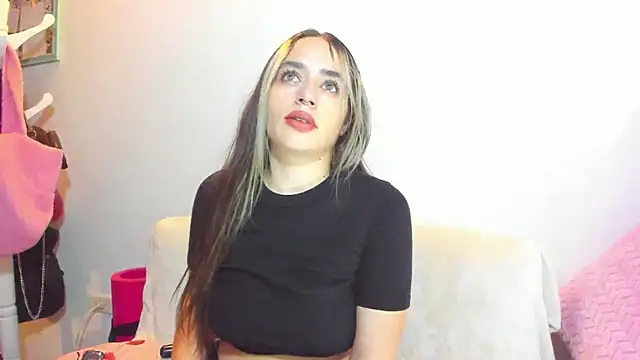 Snapshot of Natalia_Suarez chatting on 11-04-25, 02:26 Natalia Suarez online show from 11-04-25, 02:26