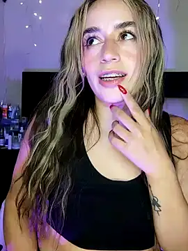 Snapshot of Natalia_Suarez chatting on 12-29-24, 03:33 Natalia Suarez online show from 12-29-24, 03:33