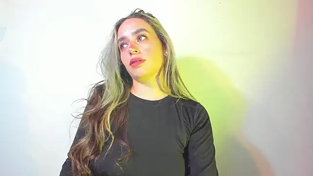 Snapshot of Natalia_Suarez chatting on 10-02-25, 02:15 Natalia Suarez online show from 10-02-25, 02:15