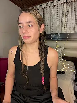 Snapshot of Natalia_Suarez chatting on 03-03-25, 04:54 Natalia Suarez online show from 03-03-25, 04:54