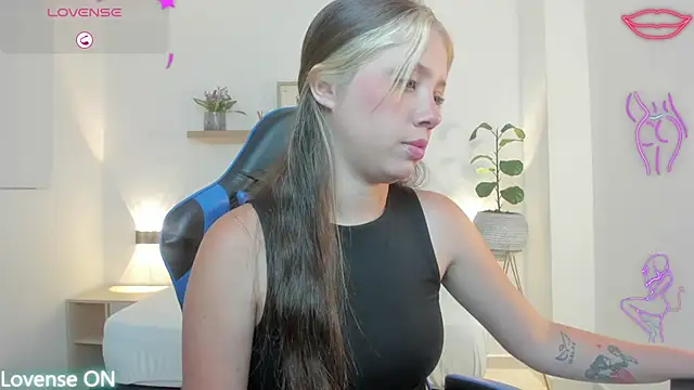 Snapshot of nataly_rodri chatting on 04-25-26, 02:03 nataly rodri online show from 04-25-26, 02:03
