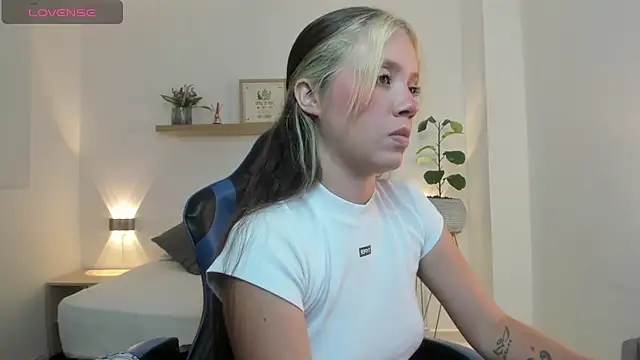 Snapshot of nataly_rodri chatting on 05-14-26, 02:19 nataly rodri online show from 05-14-26, 02:19