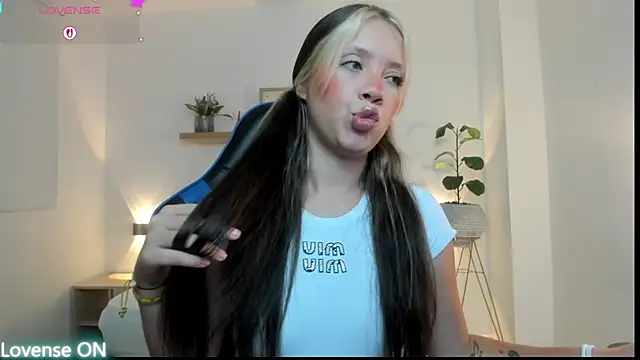 Snapshot of nataly_rodri chatting on 05-15-26, 02:20 nataly rodri online show from 05-15-26, 02:20