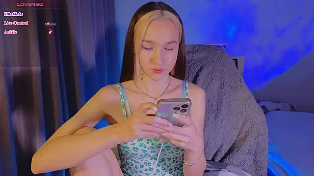 Snapshot of shey1i chatting on 01-10-26, 01:50 shey1i online show from 01-10-26, 01:50