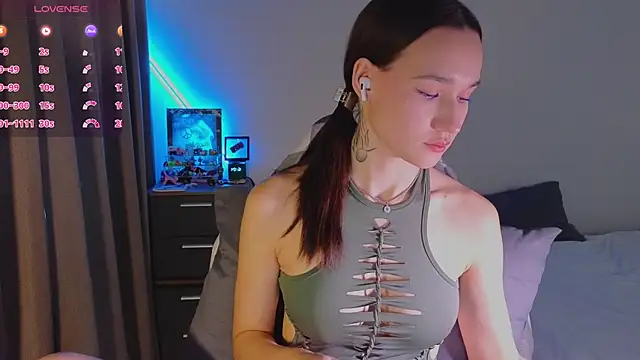 Snapshot of shey1i chatting on 11-08-25, 01:03 shey1i online show from 11-08-25, 01:03