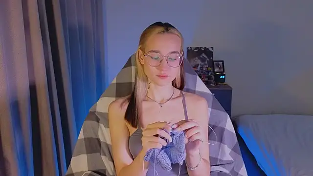 Snapshot of shey1i chatting on 12-19-25, 03:36 shey1i online show from 12-19-25, 03:36