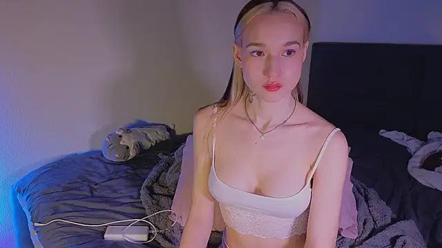 Snapshot of shey1i chatting on 02-10-26, 09:14 shey1i online show from 02-10-26, 09:14