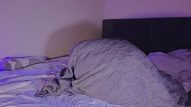 Snapshot of shey1i chatting on 02-22-26, 03:13 shey1i online show from 02-22-26, 03:13