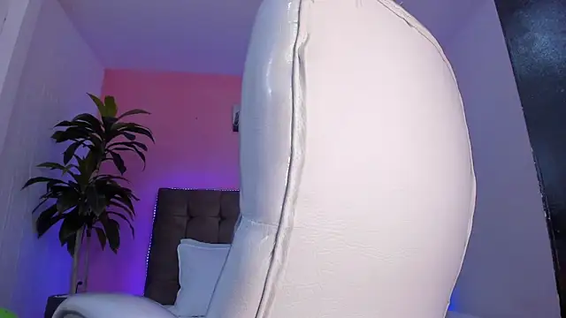 aleja cute  online show from 03-11-25, 04:08