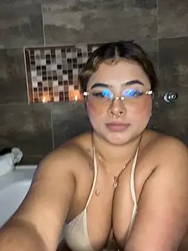 Snapshot of AliiceBrown_ chatting on 02-15-26, 11:03 AliiceBrown online show from 02-15-26, 11:03