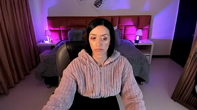 Kristen Garner online show from 10-21-25, 08:08