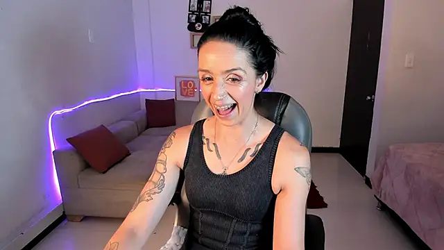 Kristen Garner online show from 12-17-25, 07:52