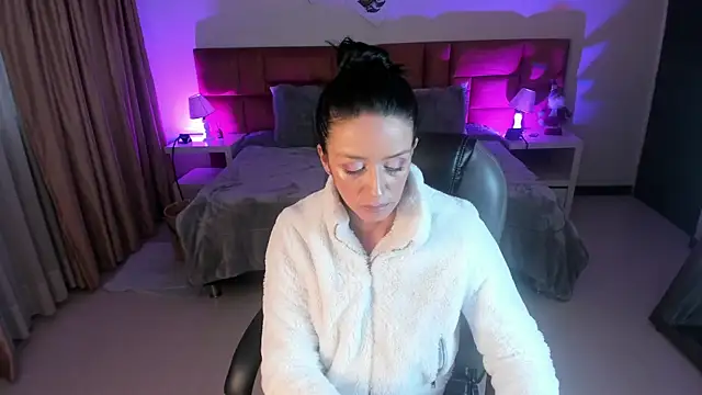 Kristen Garner online show from 11-21-25, 09:25