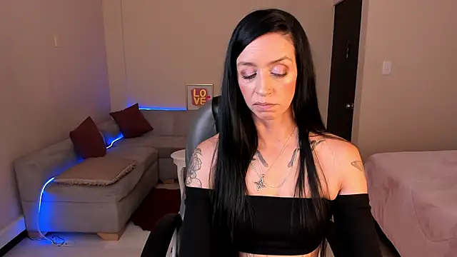 Kristen Garner online show from 06-11-26, 08:17