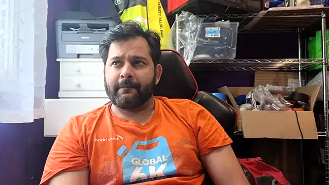 Snapshot of Sakhtlaundaz chatting on 06-12-26, 01:42 Sakhtlaundaz online show from 06-12-26, 01:42