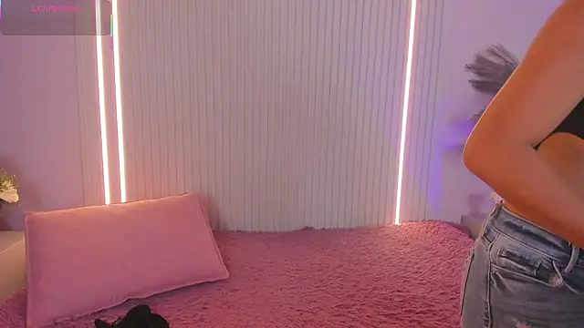 EmilyEvans7 online show from 02-26-26, 07:36