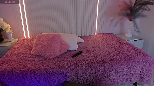 EmilyEvans7 online show from 04-08-26, 10:50