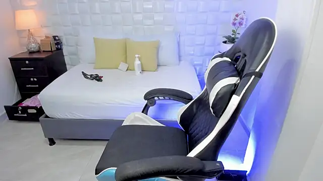 anny rouse24 online show from 04-15-26, 02:28