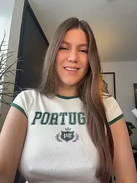 Snapshot of AmelieLaurent_ chatting on 07-05-26, 04:58 AmelieLaurent online show from 07-05-26, 04:58