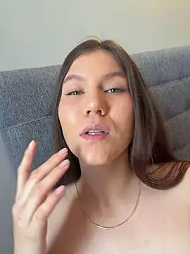 AmelieLaurent  online show from 12-21-25, 04:19