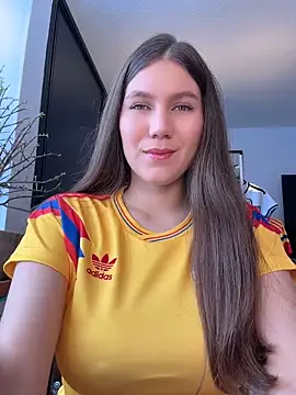 Snapshot of AmelieLaurent_ chatting on 06-18-26, 03:50 AmelieLaurent online show from 06-18-26, 03:50