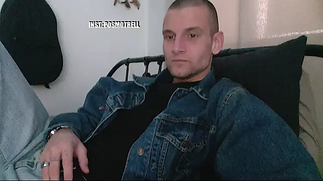 Snapshot of ETHAN_MOORE chatting on 04-12-26, 11:24 ETHAN MOORE online show from 04-12-26, 11:24