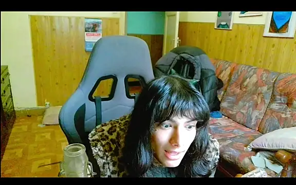 calliemaggotbone online show from 12-18-25, 02:32