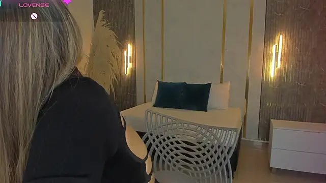 riley sierra online show from 02-12-26, 01:00