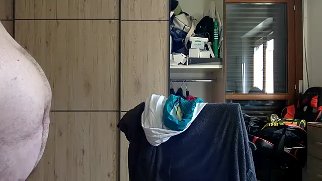 Snapshot of Cazzocollant chatting on 10-02-25, 01:25 Cazzocollant online show from 10-02-25, 01:25