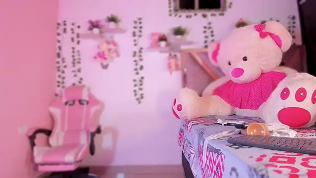 Emily restrepo online show from 11-11-25, 06:19