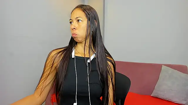 Rosalinda Cortez online show from 03-11-26, 12:21