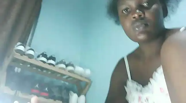 Snapshot of cute_roxie chatting on 01-27-25, 09:22 cute roxie online show from 01-27-25, 09:22