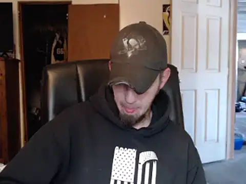 Snapshot of pensguy30 chatting on 12-13-24, 08:37 pensguy30 online show from 12-13-24, 08:37