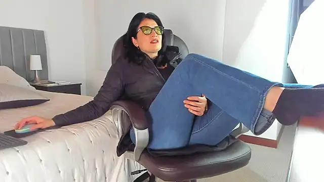 adriana71 online show from 12-16-25, 04:06