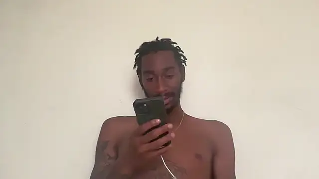 Snapshot of ITSONLYKENNY chatting on 09-30-25, 01:39 ITSONLYKENNY online show from 09-30-25, 01:39