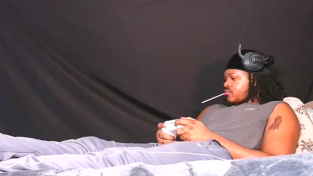 Carolinayoungin online show from 04-12-26, 05:16