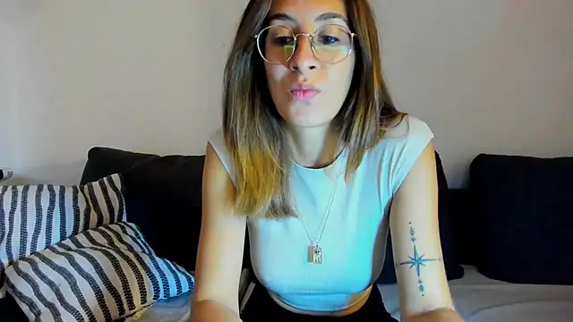 Snapshot of DesireMore90 chatting on 10-08-25, 05:31 DesireMore90 online show from 10-08-25, 05:31