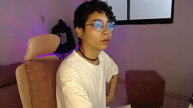 Snapshot of Putaku_San chatting on 06-01-26, 12:05 Putaku San online show from 06-01-26, 12:05