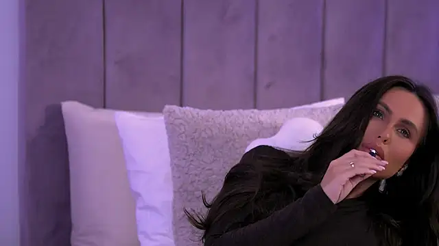 Snapshot of AnaisBellas chatting on 11-22-25, 12:32 AnaisBellas online show from 11-22-25, 12:32