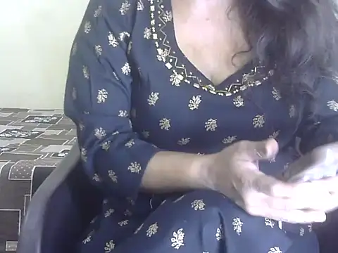 Snapshot of Lusty_Wife1 chatting on 09-27-25, 08:09 Lusty Wife1 online show from 09-27-25, 08:09