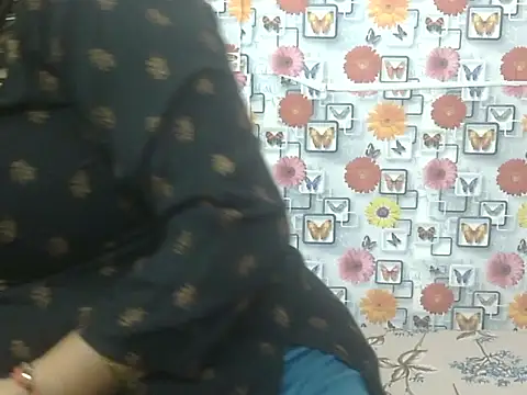 Snapshot of Lusty_Wife1 chatting on 05-21-26, 10:12 Lusty Wife1 online show from 05-21-26, 10:12