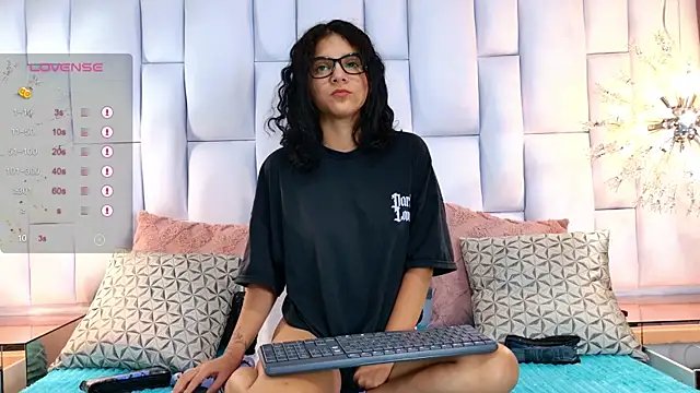 Iris Ross  online show from 11-28-25, 11:32