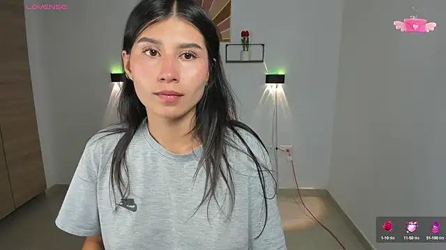 Snapshot of emily_villamil chatting on 10-06-25, 09:15 emily villamil online show from 10-06-25, 09:15