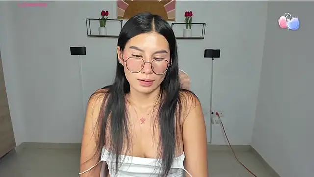 Snapshot of emily_villamil chatting on 06-25-26, 10:37 emily villamil online show from 06-25-26, 10:37
